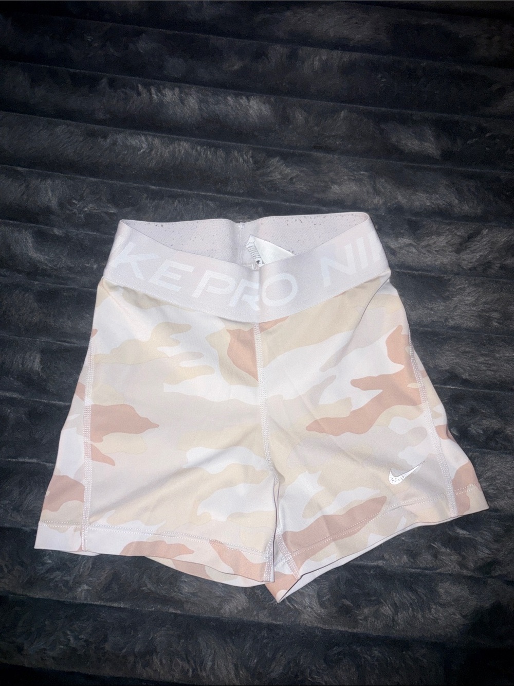Women's Nike pro Camo Shorts - White/Beige